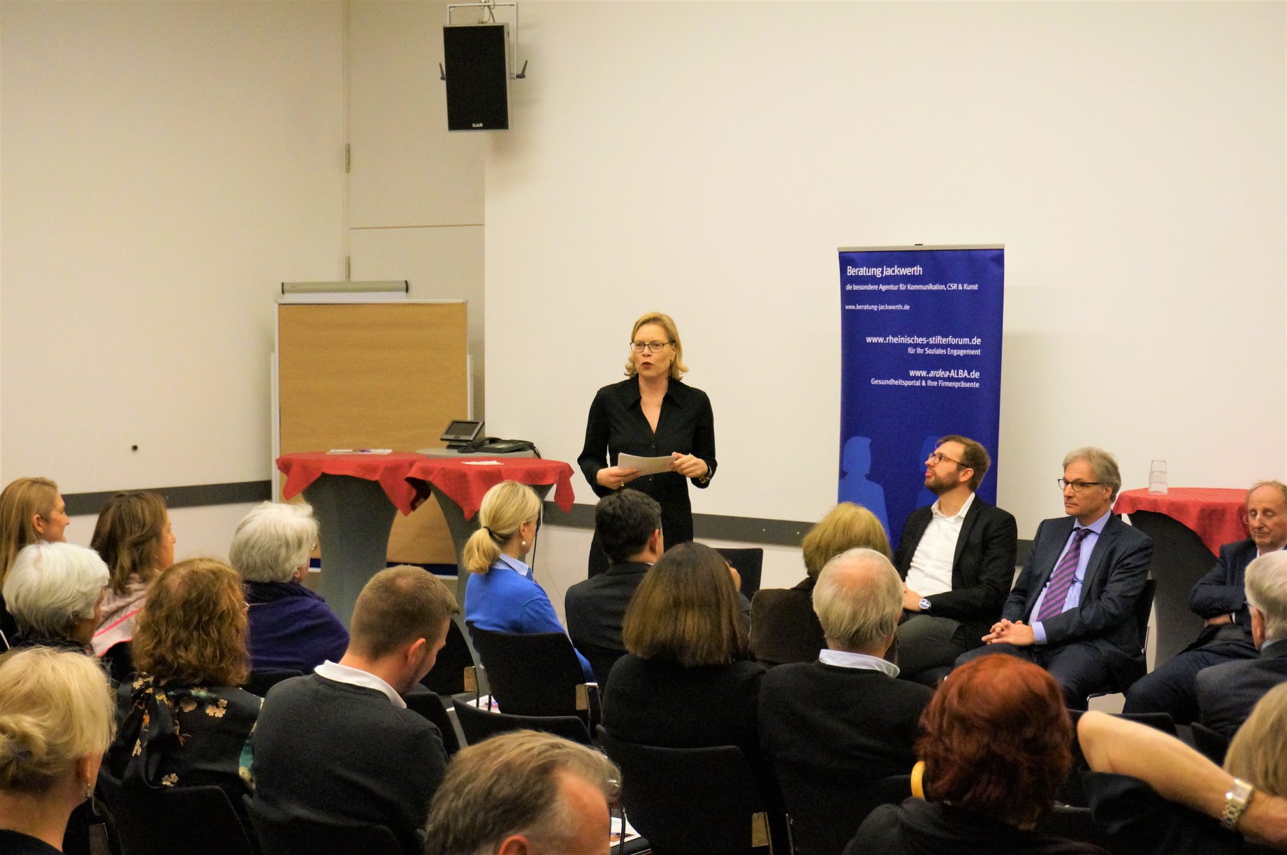 Rechtsanwältin Maren Jackwerth als Moderatorin beim Rheinischen Stifterforum seit 2012